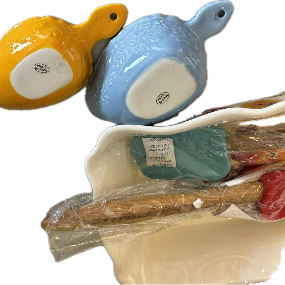 The Pioneer Woman Collected Ceramic Baking Set, 16-Pieces missing 1 piece - Picture 12 of 16